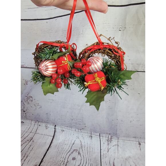 Set of 2 Mini Christmas Wreath Ornaments with Gift Berries Rustic Holiday Decor - Picture 4 of 9